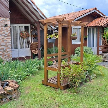 Chales Doce Luar Casas De Temporada Урубиси Екстериор снимка